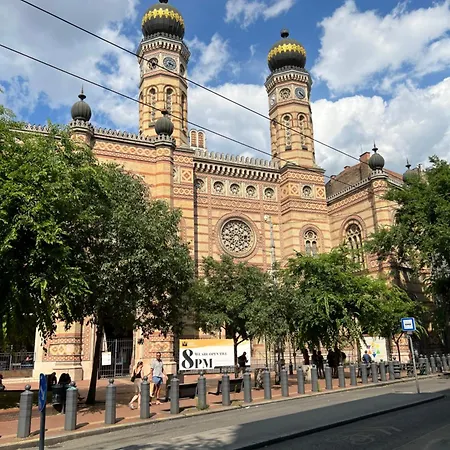 Apartment Balint Next To Synagogue, Location In Center *