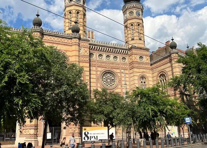 아파트 Balint Next To Synagogue, Location In Center *